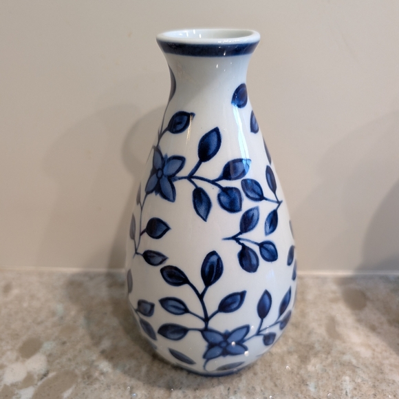 Bombay Company Blue & White Floral Ceramic Vases Set of 2 ~ Diffuser Incense - Picture 2 of 12